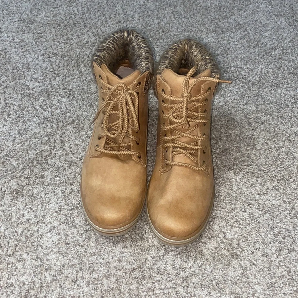 Lace up boots - Picture 2 of 6